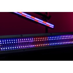 Showtec Spectra Strobe Barra LED 360 x 1W bianco e 384 x 0,5W RGB IP65 effetto luce per spettacoli eventi dj
