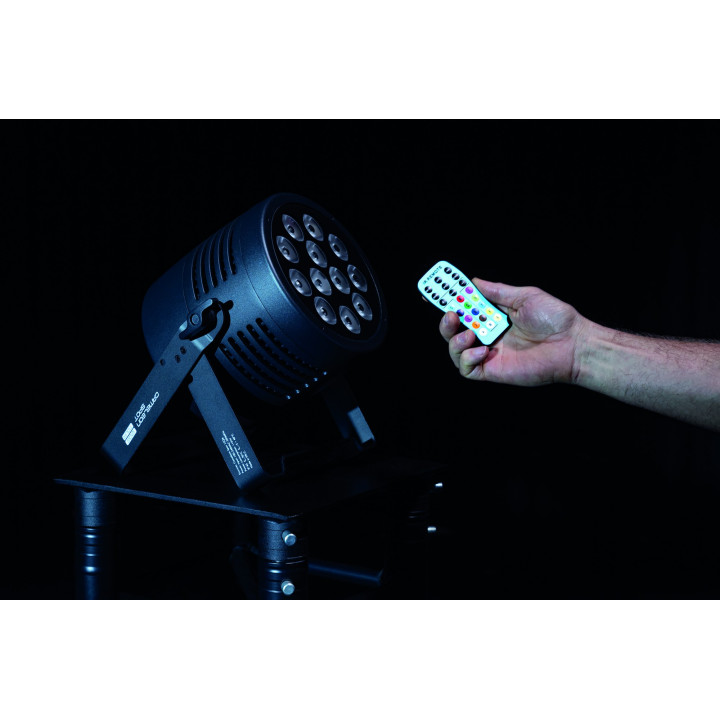 42665 Showtec Cameleon Spot 12Q6 Tour 12 x 12 W RGBWA-UV LED Spot utilizzo aperto per giardini allestimenti palco KaotikaStore