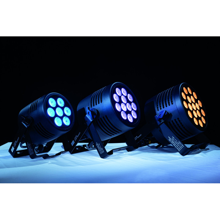 42665 Showtec Cameleon Spot 12Q6 Tour 12 x 12 W RGBWA-UV LED Spot utilizzo aperto per giardini allestimenti palco KaotikaStore