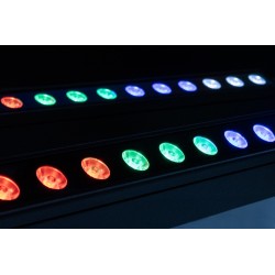 41273 Showtec Sonus Bar 4 Barra luminosa RGBW interni luci led illuminazione discoteca teatri studi televisivi KaotikaStore